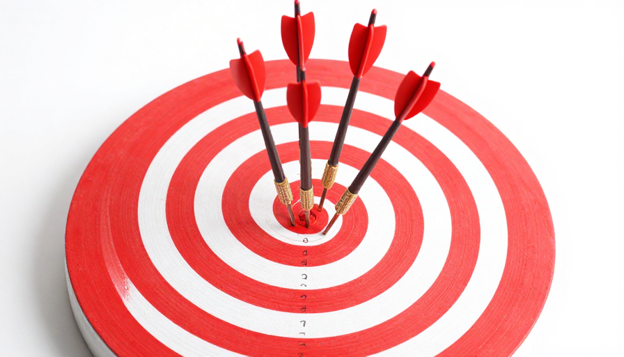 精准命中：红白靶心箭矢商业摄影