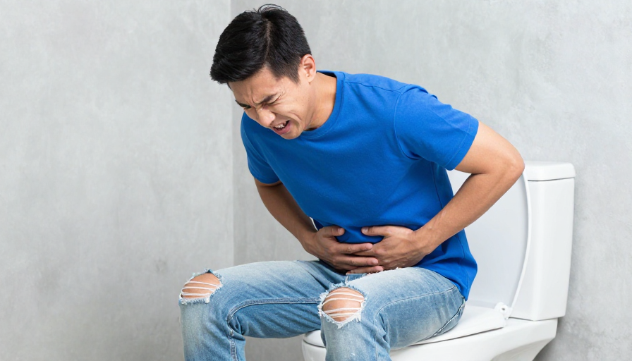 肠胃不适男性肖像摄影:冷调医疗宣传人像