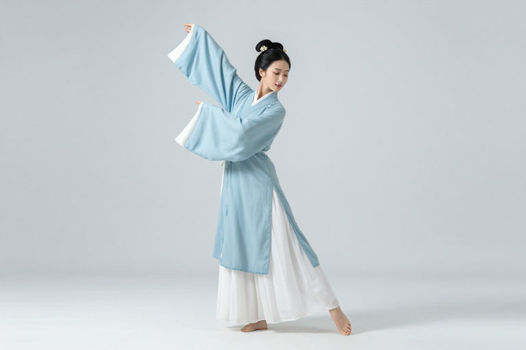 蓝白汉服舞韵:清冷古典美