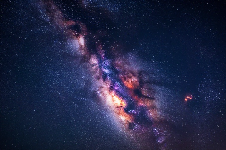 璀璨银河:冷调高对比下的宇宙深邃之美