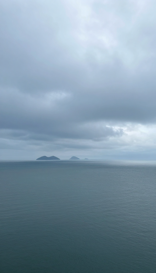 雨后海上空幻现海市蜃楼美景