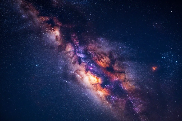 深邃夜空中的壮丽银河：冷调高对比星空摄影