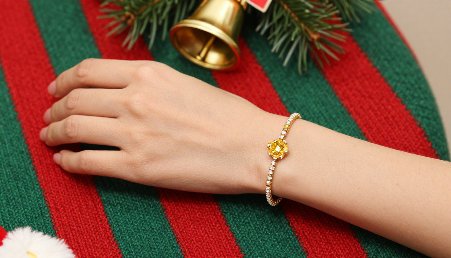 圣诞温暖氛围中的奢华金钻手链特写