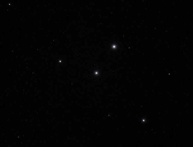 深邃星空:高清冷调银河夜景摄影