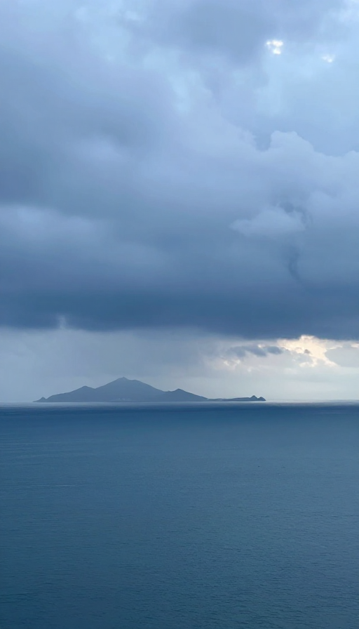 雨后大海神秘海市蜃楼实景